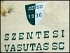 Az 1930-ban alaptott Szentesi Vasutas SC logja a sporttelepi pleten. Fot: Tmr Ferenc