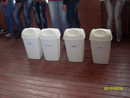 szelekt&iacute;v kont&eacute;nerek