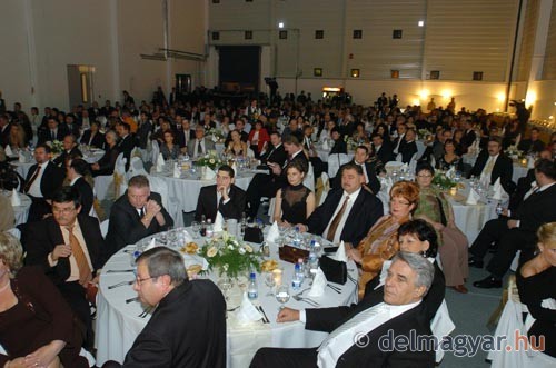 A politikusok is sz�p sz�mmal k�pviseltett�k magukat a negyedik Preszt�zs-g�l�n.