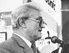 Dr. Rébeli Szabó József polgármester a Szentesi Kereskedelmi Napok mwgnyitóján 1991-ben. Fotó: Szentesi Élet