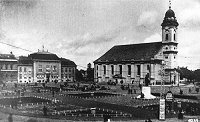 A kossuth tér a névadó szobrával 1935-ben. Forrás: a Szentesi Levéltár fotóarchívuma