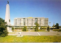 Kossuth tér, Fehér-ház (Képzőművészeti Alap, 1980)