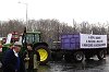 A gép a banké, a haszon a múlté, a ráfizetés a gazdálkodóé - egy tüntető traktor a 900-ból. Fotó: szentes.fidesz.hu