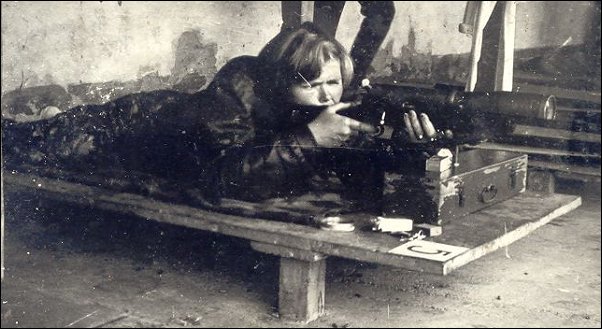 MHSZ TO2 8-as kispuska l�v�szversenyen (Szentes, 1976)