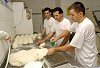 Ramo, Ilir és Sefsaliuh együtt dolgozik a szentesi pékségben Fotó: Tésik Attila