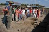 A Szent Erzsébet Katolikus Általános Iskola tanulói az ásatáson. Fotó: Vidovics Ferenc