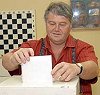 Szirbik Imre a szavazáson. Fotó: Vidovics Ferenc