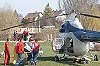 Hamarosan betonon landol a mentő-helikopter a Kórház parkjában. Fotó: Vidovics Ferenc - 2003