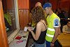 Közel 200 fiatalt ellenőriztek egyesével, majd a bejáratnál rendőrorvos vizsgálta meg a fiatalokat, hogy fogyasztottak-e kábítószert. Fotó: Vidovics Ferenc