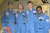 Bevetés után. A boldog csapat szimulált űrsétáról tért vissza az űrállomásra. Fotó: http://aranylaci.freeweb.hu