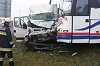 A román autóbusz az Iveco teherautó elé kanyarodott. Fotó: promenad.hu