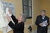 Dr. Béres Mária és dr. Trogmayer Ottó leleplezik Csalog József emléktábláját. Fotó: Vidovics Ferenc
