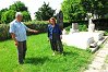 Széchenyiné Csergő Judit és Lantos Imre örül annak, hogy a Kálvária temetőben díszsírhelyet kap Koszta József. Fotó: Tésik Attila 