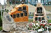 Shinto szentély és Oyama emlékmű a Sportcsarnoknál. Fotó: Vidovics Ferenc - 2004