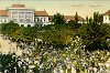 Népgyűlés a Kossuth téren Untermüller Ernő 1910 körül kiadott képeslapján. Forrás: a Szentesi Levéltár képeslapgyűjteménye