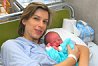 Csongrádi kisfiú lett az év első szentesi újszülöttje. Zsombor édesanyjával, Konrádi Szilviával. Fotó: Tésik Attila