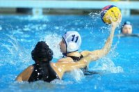 Szentesen rem�lik, a hatalmas tehets�g K�v�r-Kis R�ka (11) ez�ttal is megsz�rja az ellenfelet. Fot�: Frank Yvette