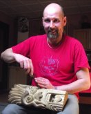 Horv�th S�ndor egy nagym�ret� alkot�s�val. Farag�ssal piheni ki mag�t.  A szerz� felv�tele