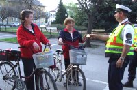 A k�t h�lgy szab�lyosan k�zlekedett. A szerz� felv�tele