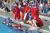 Hatalmasat k�zd�tt a szentesi n�i v�zilabdacsapat. A Hungerit l�p�sel�nybe ker�lt a d�nt�ben. Fot�: MTI