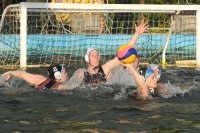 Magas sz�nvonal� m�rk�z�sen balszerencs�s veres�get szenvedtek a feh�r sapk�s szentesiek.  Fot�: Schmidt Andrea