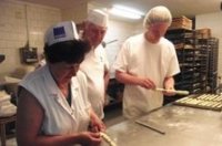 39 �ve k�sz�lnek a finoms�gok a F�sti cukr�szd�ban. A szerz� felv�tele