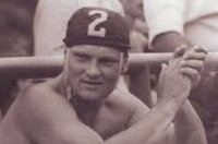 R�beli-Szab� J�zsef a legend�s 2-es sapk�j�ban. Fot�: szentesinfo.hu