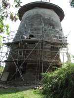 Augusztus v�g�t�l megsz�p�lve v�rja a sz�lmalom a kir�ndul�kat.  A szerz� felv�tele