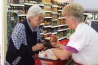 Jutalmaznak �s b�ntetnek is az alm�val. A szerz� felv�tele