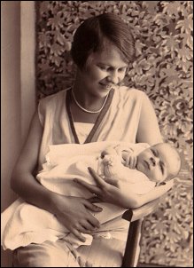 Griff and his mother: Maria Vranka - Griff �s �desanyja: Vranka M�ria