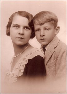 Griff with his mother 1934 - Griff �s �desanyja 1934-ben