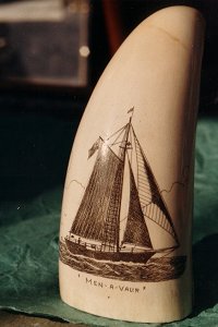 Scrimshaw work made in Horta with a picture of the boat (on a whale's tooth) - Hort�n k�sz�tett haj��br�zol�s a "Men-A-Vaur"-r�l b�lnafogra k�sz�tett rajzzal