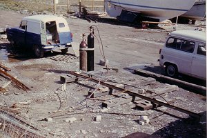 Welding the frames of the boat using water pipe - A haj�v�z �p�t�se vascs�vekb�l val� hegeszt�ssel