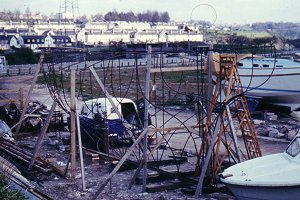 Welding the frames of the boat using water pipe - A haj�v�z �p�t�se vascs�vekb�l val� hegeszt�ssel