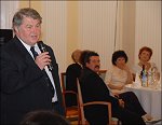 K�sz�nt�t mond Szirbik Imre polg�rmester, orsz�ggy�l�si k�pvisel�