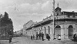 A Haris-ház, távolabb a Központi Szálloda 1900-ban